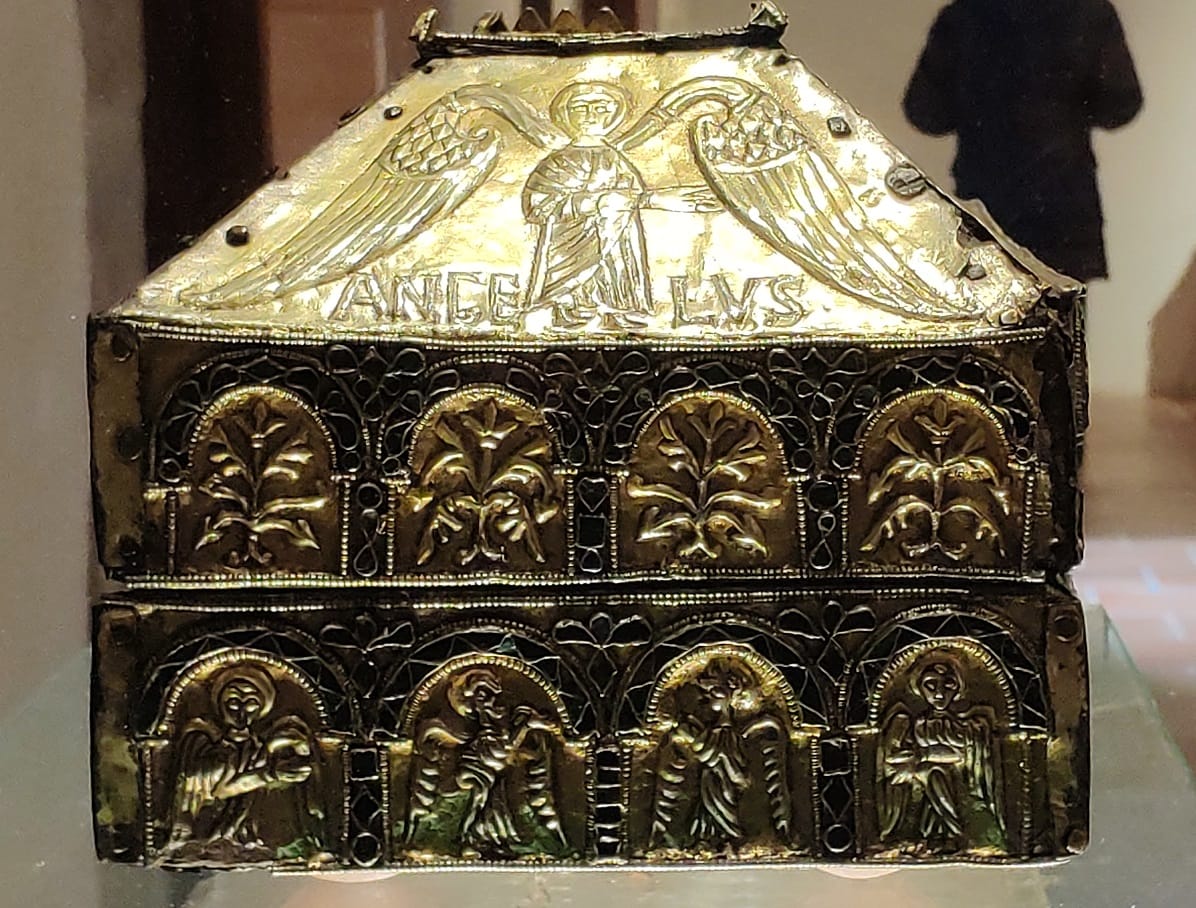 Lateral de la arqueta de San Genadio (Museo Catedralicio, Astorga)