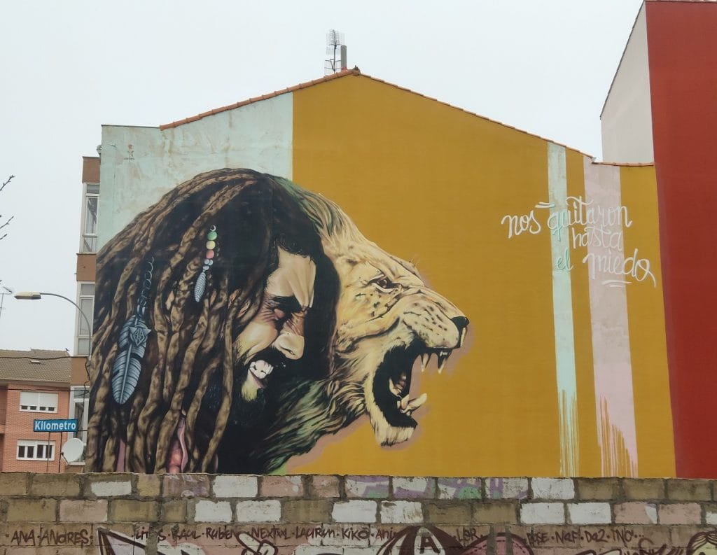 Os edifícios de La Bañeza estão cheios de arte urbana