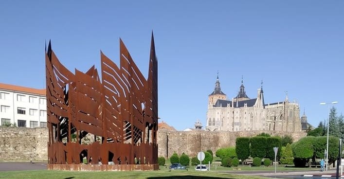 Monument of the Leonese banners in Astorga (Spain)