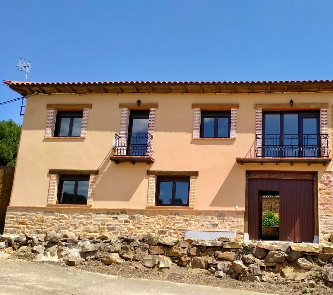 Exterior de la casa, situada en Vanidodes (León)